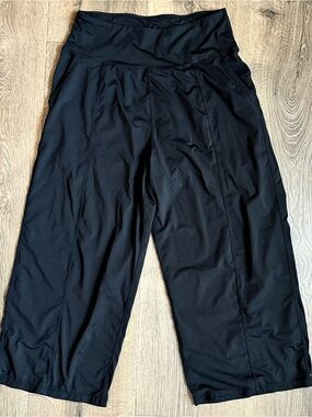 Women’s Cropped Black Wide Leg Leggings